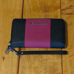 MICHAEL KORS Jet Set Saffiano Leather Wallet Large Zip around With Wristlet